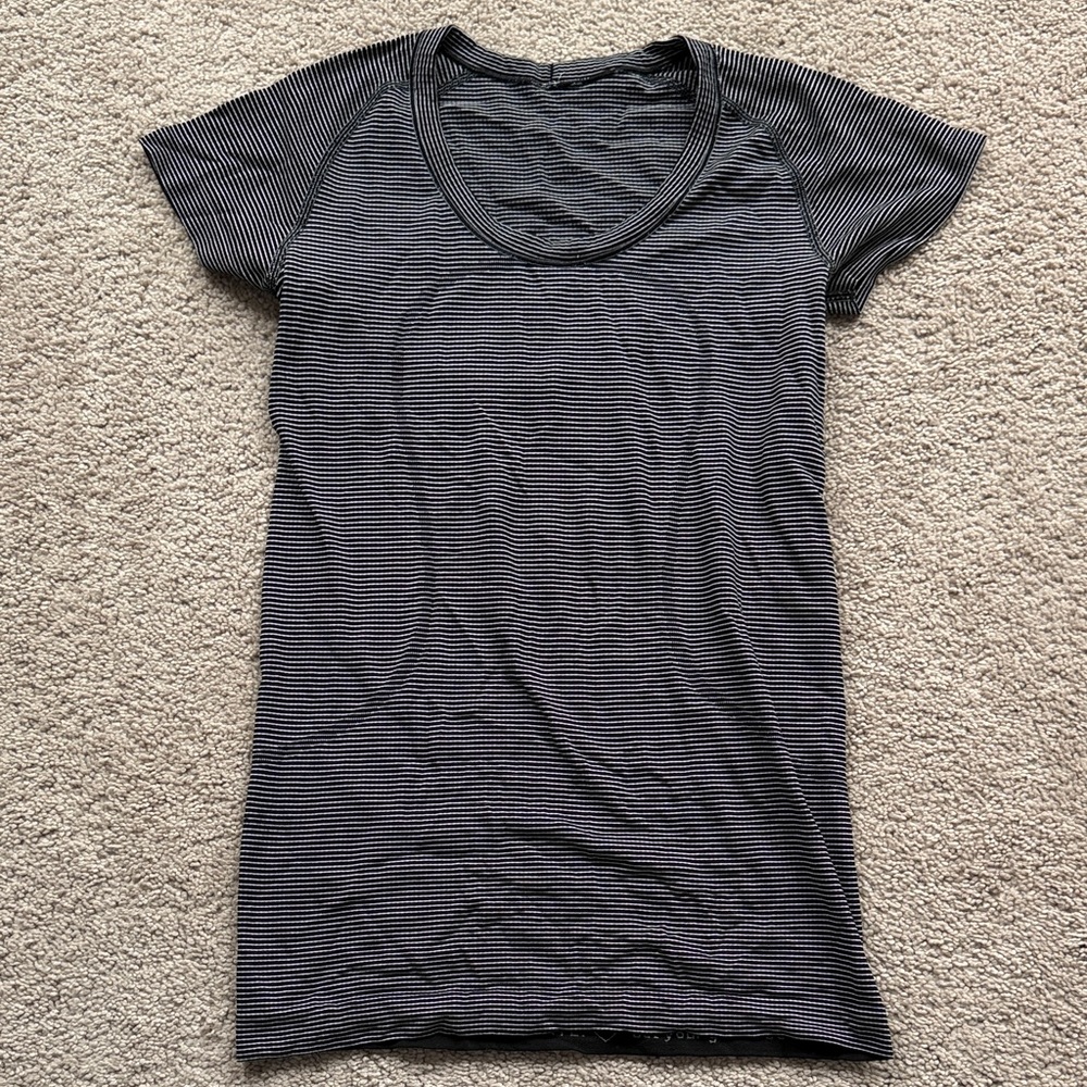 Lululemon Black Striped Women's swiftly Top size 6
